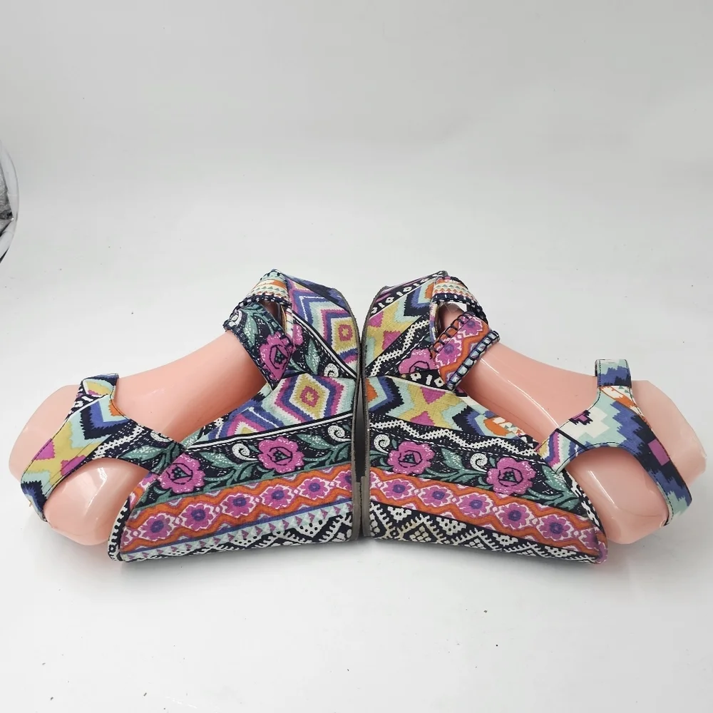 Steve Madden Winonna Aztec Fabric Platform Wedge Sandals Boho Festival Size 10